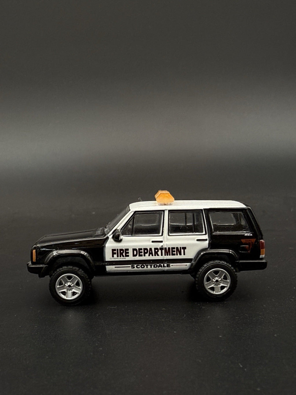 2 Pack 1/64 Scale Code 3 MX7000 Amber Lightbar Greenlight Contruction Work 6410A6