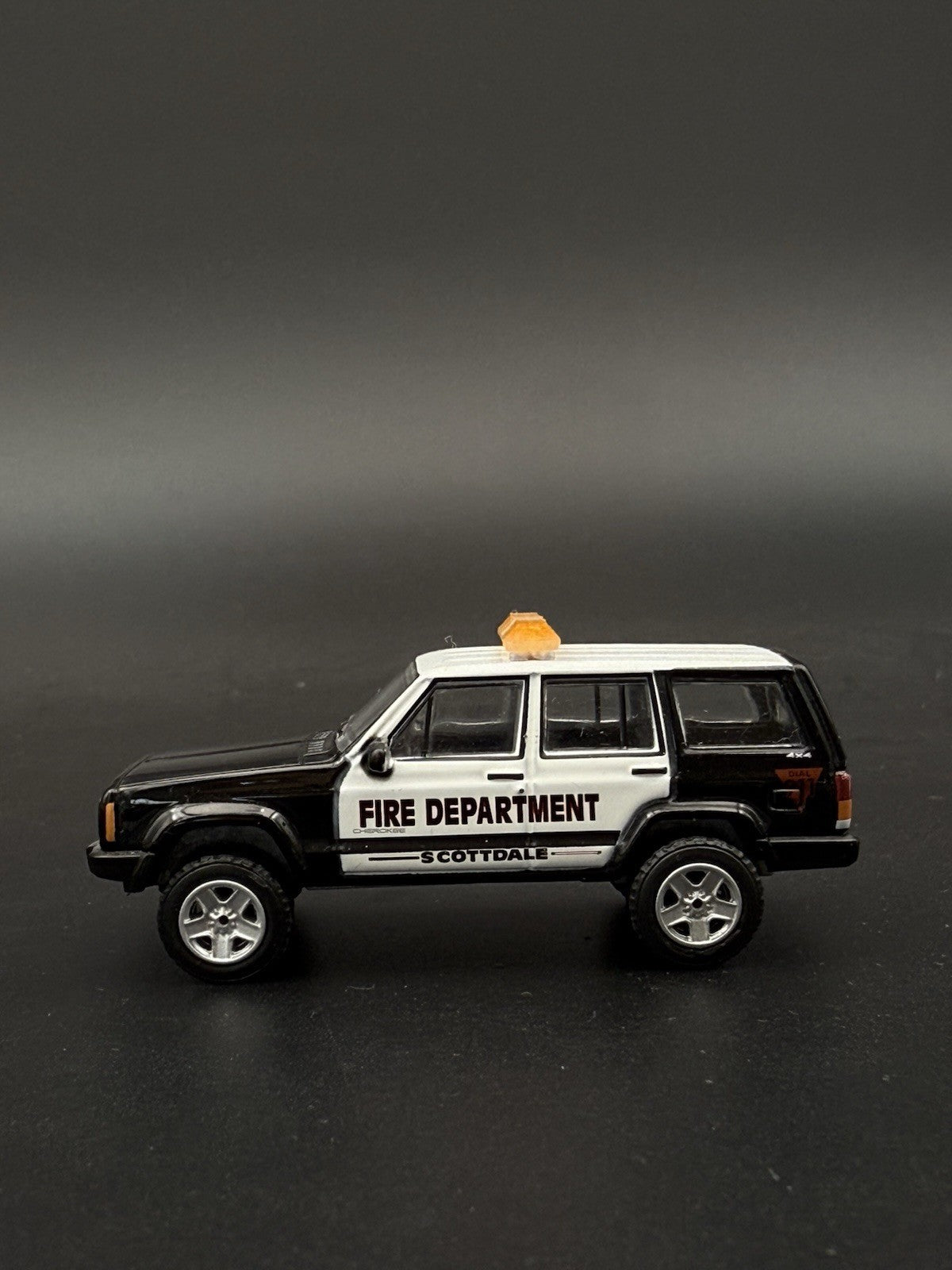 2 Pack 1/64 Scale Code 3 MX7000 Amber Lightbar Greenlight Contruction Work 6410A6