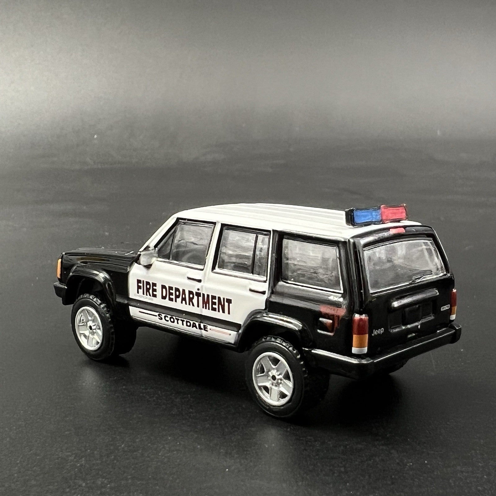 2 Pack 1/64 Blue Red Interior Traffic Arrow Board Deck Lightbar Police Fire EMS3